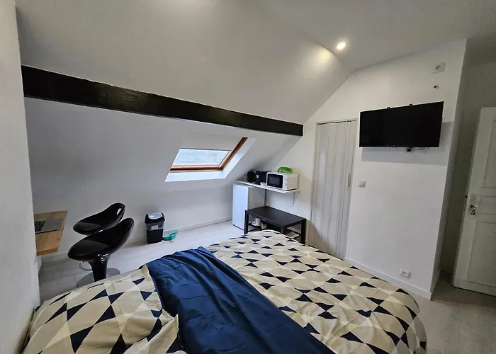 Agreable De 16m2 Sans Kitchenette * 뇌이쉬르마른